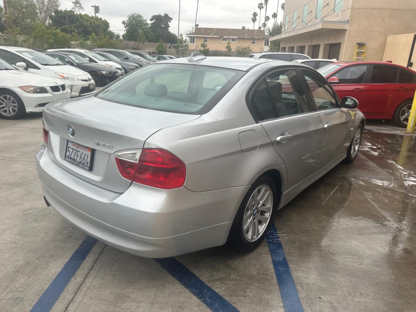 2007 Silver Metallic /Gray BMW 3-Series Leather (WBAVC53597F) with an 6 cylinder engine, Automatic transmission, located at 30 S. Berkeley Avenue, Pasadena, CA, 91107, (626) 248-7567, 34.145447, -118.109398 - "Discover Unmatched Value: 2007 BMW 328i at Our Pasadena Dealership" Are you in the market for a pre-owned vehicle that blends luxury, performance, and affordability seamlessly? Look no further than our esteemed dealership in Pasadena, CA, where we present to you the exquisite 2007 BMW 328i. With - Photo#6